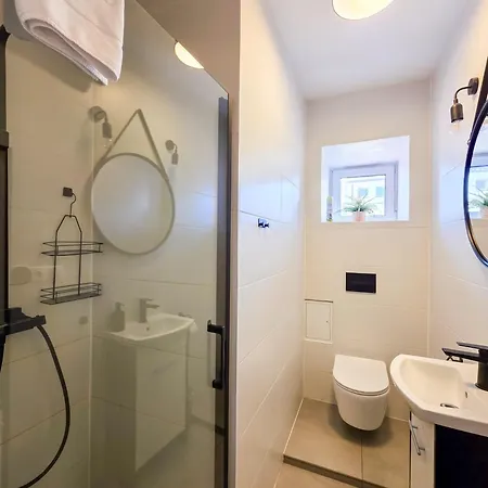 Apartament Railway Station, 8 Minut Od Alei, Parking צ'סטוצ'ובה